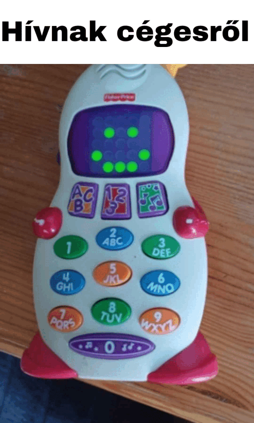Animált kép egy Fisher Price játéktelefonról, a szöveggel: Hívnak cégesről.